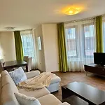 House Laudis בנסקו
