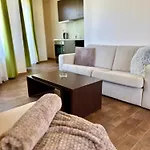 House Laudis בנסקו